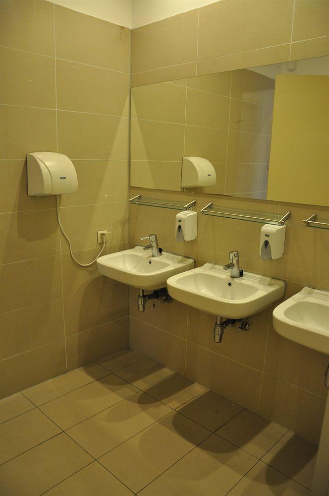 Breda Hostel / Youth Hostel ภายนอก รูปภาพ