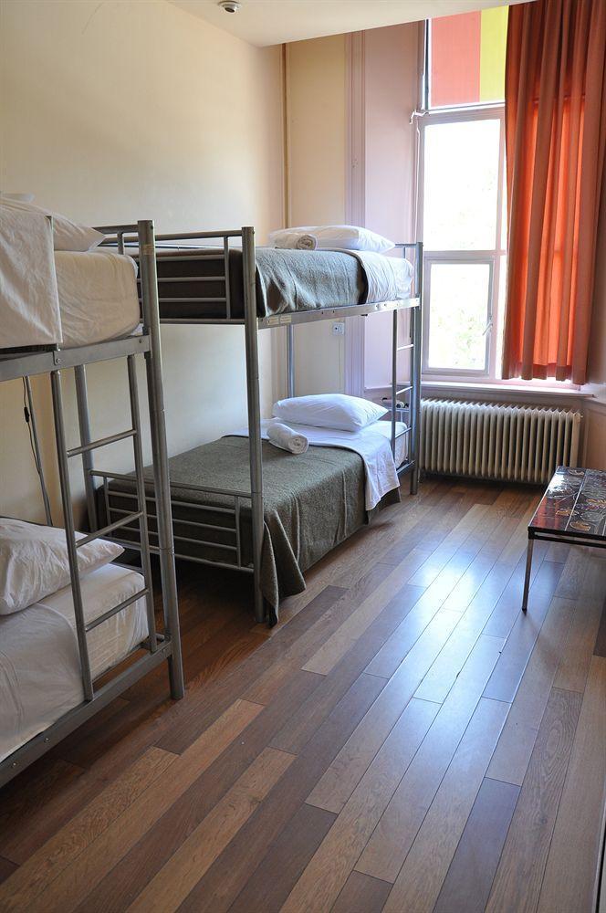 Breda Hostel / Youth Hostel ภายนอก รูปภาพ