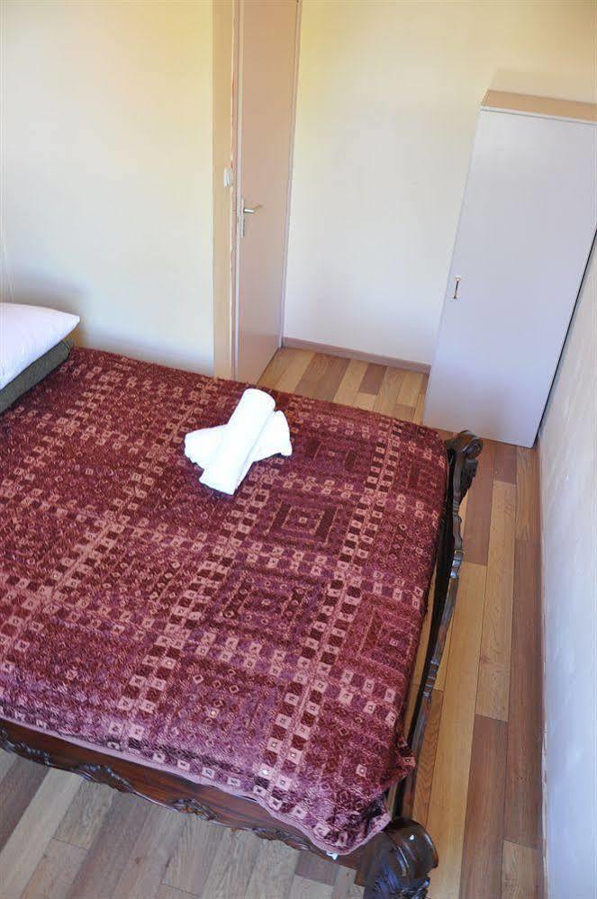 Breda Hostel / Youth Hostel ภายนอก รูปภาพ