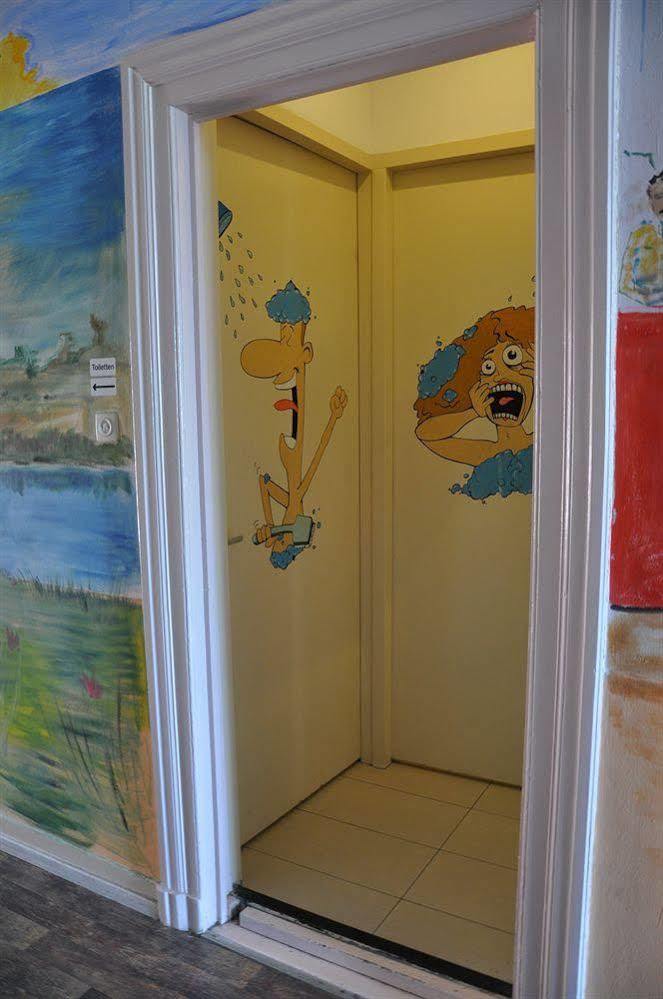 Breda Hostel / Youth Hostel ภายนอก รูปภาพ
